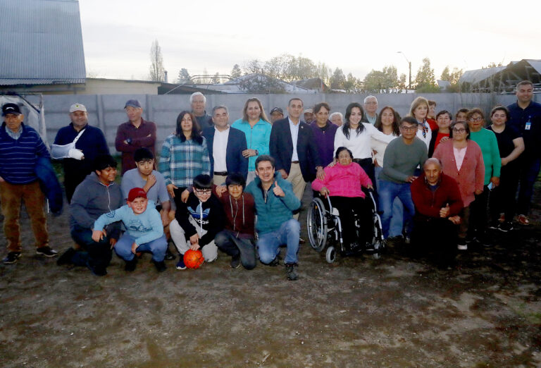Municipio de Curicó y vecinos de San Martín de Las Piedras entregaron terreno para construcción de nueva multicancha