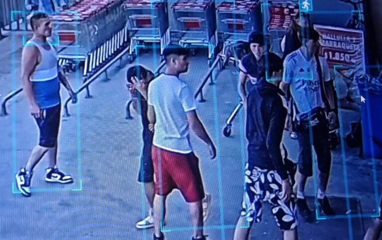 Prisión preventiva para uno de los detenidos por violento robo en supermercado Unimarc de Curicó