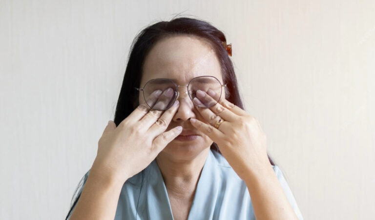 Frotarse los ojos: un hábito que puede dañar tu visión