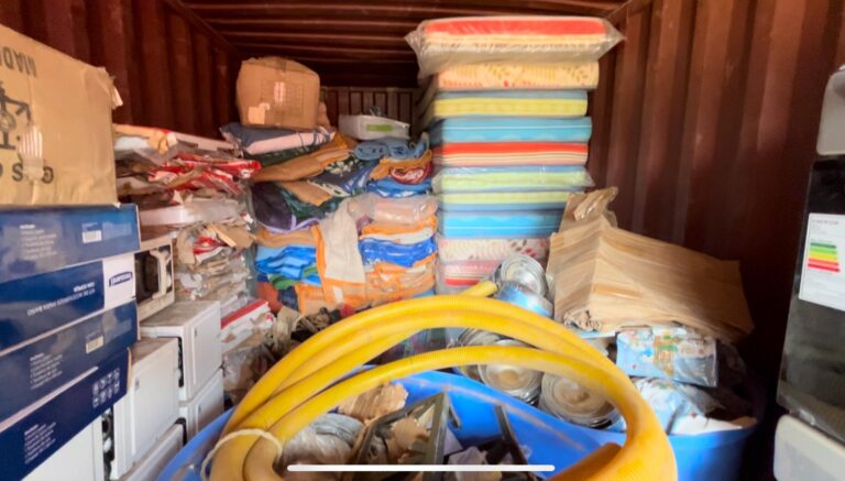 Encuentran tres containers con enseres destinados a damnificados por inundaciones en Licantén