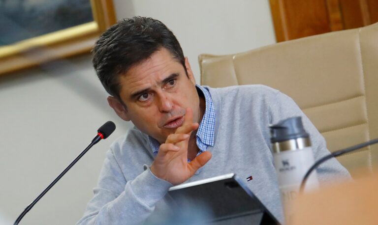 Concejal Sanz señala que informe de déficit financiero del municipio curicano "presenta fallas técnicas"