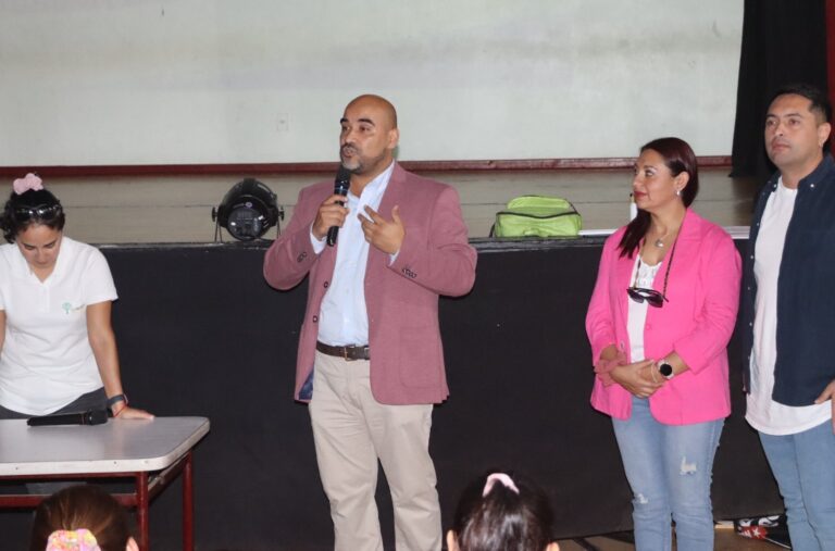Familias del proyecto Parque del Sol en Molina recibieron asesorías ante inminente entrega de casas