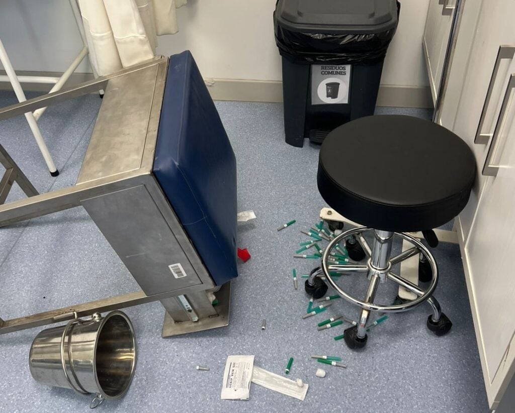 Justicia decreta medidas restrictivas para exconcejal tras agredir a funcionario del Cesfam de Sagrada Familia