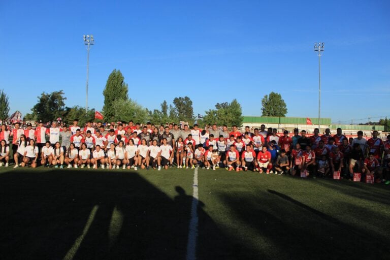 Curicó Unido presentó su equipo en la Noche Albirroja 2025
