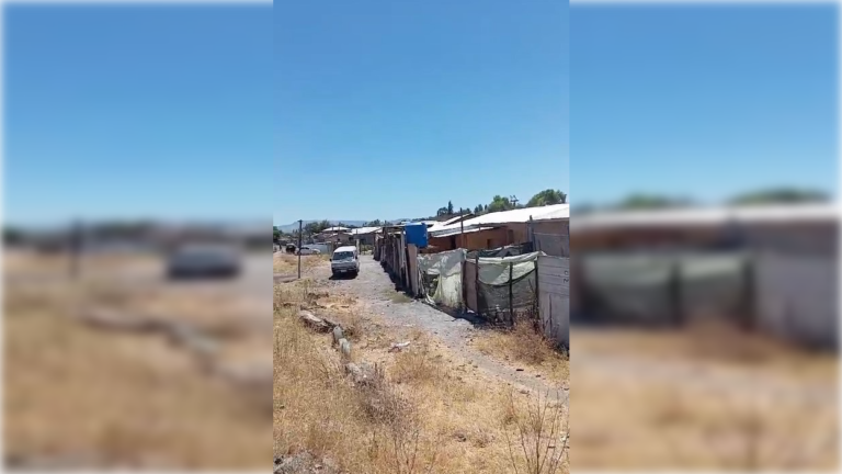 Fosas sépticas destapadas generan foco de contaminación en toma Dragones Sur de Curicó