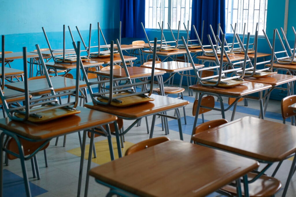 Formalizan a estudiante que detonó un petardo en sala de clases del Liceo Abate Molina de Talca