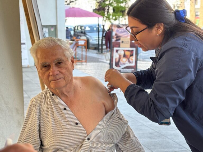 Dirección de Salud de Curicó intensifica campaña de vacunación tras alerta sanitaria