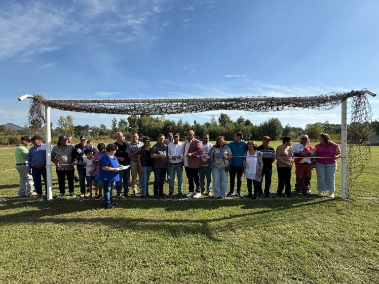 Recuperan cancha de fútbol en sector rural de La Valdesina en Molina