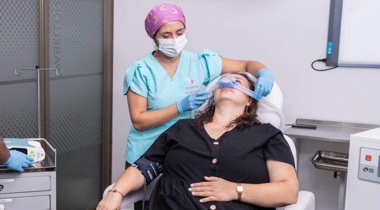 Más implantes, más miedo y más caries: la crisis silenciosa de la salud bucal en Chile
