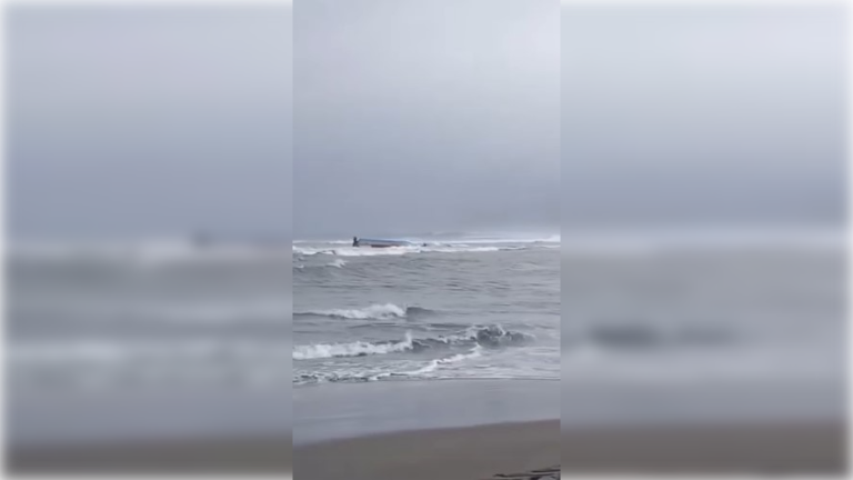 Pescadores artesanales salvan de milagro tras volcamiento de embarcación en Bucalemu