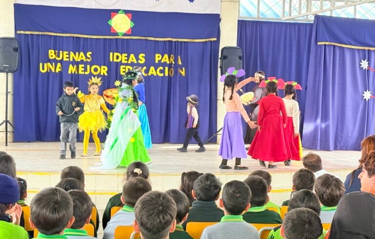Colegio Rayen Mapu recibe reconocimiento nacional por buenas prácticas educativas