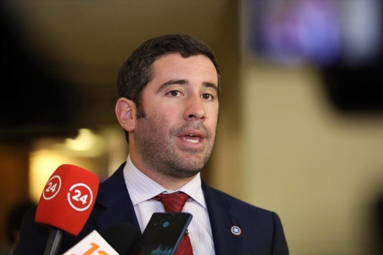 Diputado Moreno exige esclarecer destino de $800 millones para reparación de escuelas en Curicó
