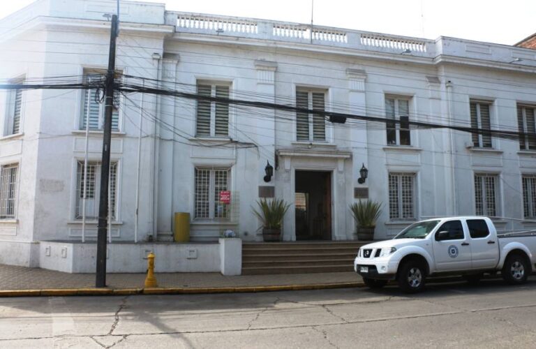 Denuncian a funcionario municipal de Molina por hacer campaña mientras estaba con licencia médica