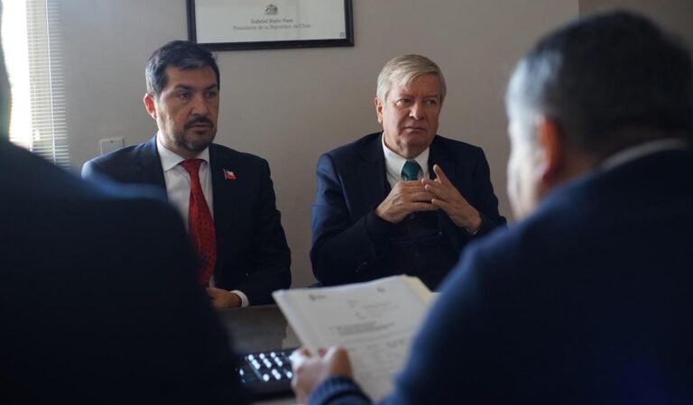 Alcalde de Curicó gestiona leaseback en Santiago para superar crisis financiera municipal