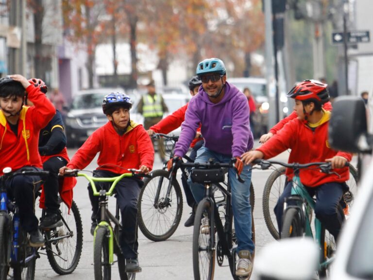 Curicó celebra el Día Mundial de la Bicicleta e impulsa campaña de reciclaje