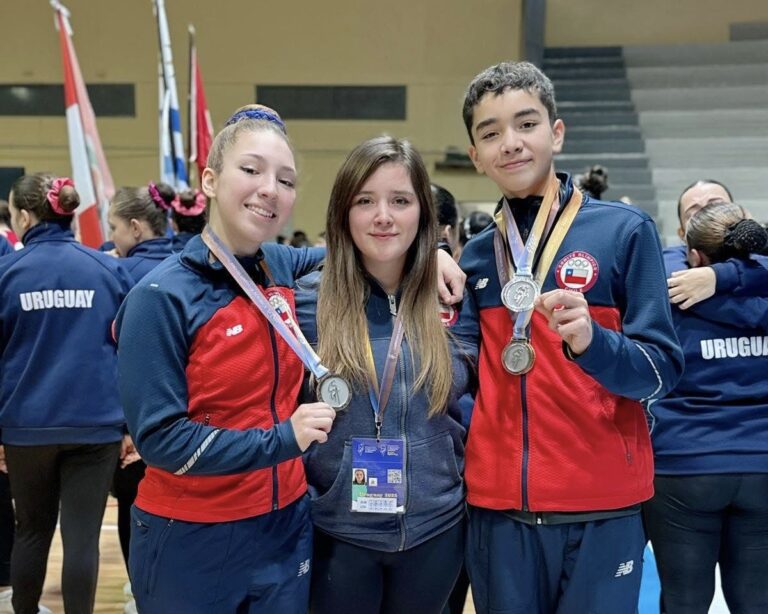 Gimnastas curicanos brillan en Sudamericano de Uruguay con doble medalla de plata