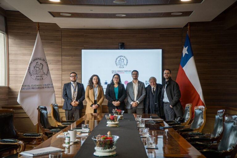 Bancada del Frente Amplio se reúne con contralora nacional por uso fraudulento de licencias médicas