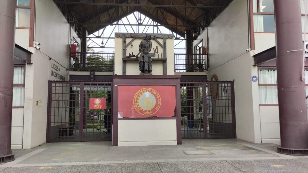 Colegio Bicentenario Politécnico San José suspende clases y denuncia amenazas en redes sociales ante la PDI