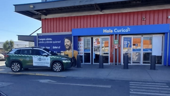 Hombre armado genera pánico al interior de supermercado de Curicó