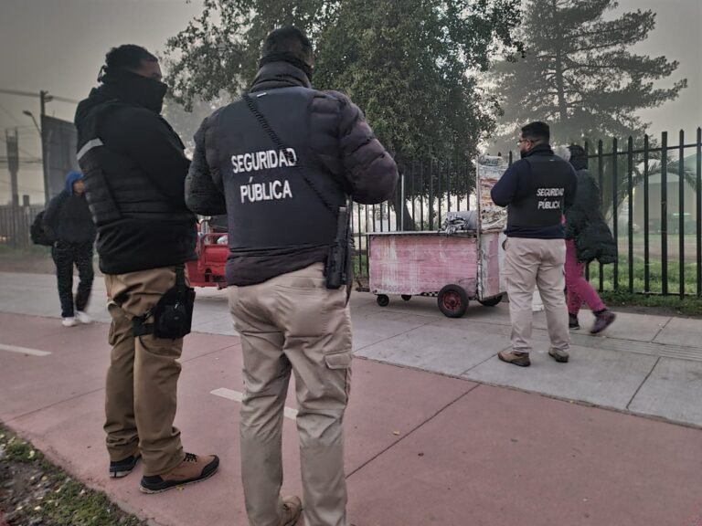 Operativo busca erradicar comercio ambulante en el Hospital de Curicó