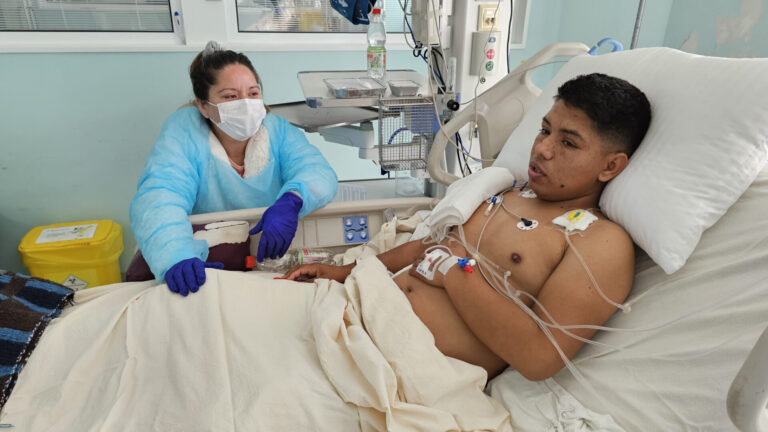 Madre dona riñón a su hijo en Talca reafirmando viabilidad del trasplante en vida