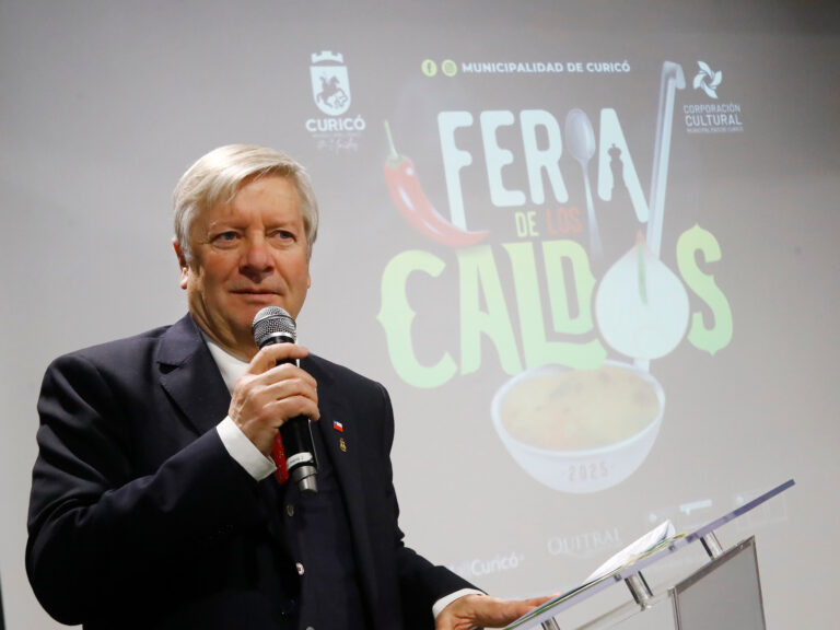Municipio de Curicó lanzó Feria de los Caldos 2025 en la región Metropolitana