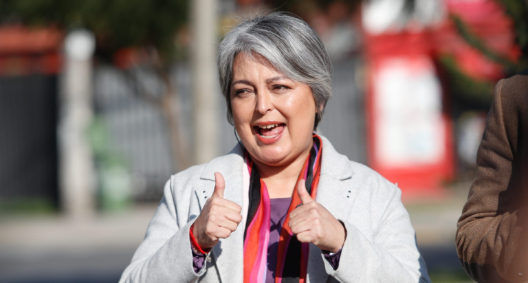 Jara vuelve a liderar en primera vuelta y Matthei cae al cuarto lugar, según encuesta