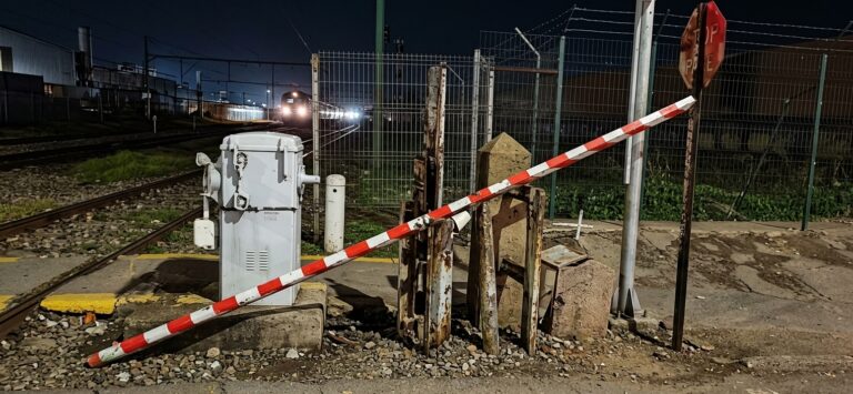 Presidente de EFE aborda fallas en cruces ferroviarios de Curicó y apunta al vandalismo como principal causa