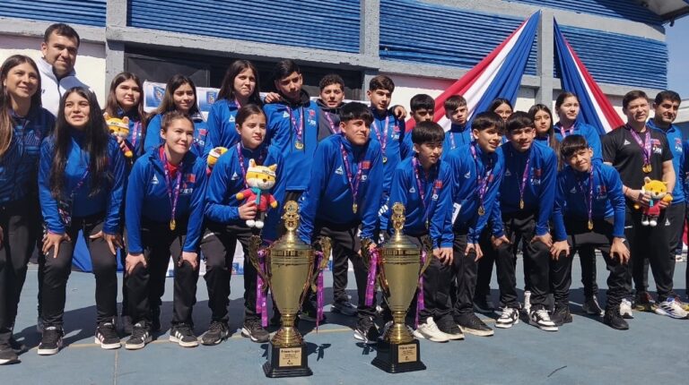"Rockstars": Campeones nacionales de futsal fueron recibidos con ovación en Curicó