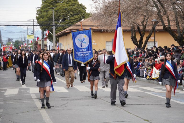 Molina cerró semana de desfiles de Fiestas Patrias con más de 128 organizaciones marchando por la ciudad