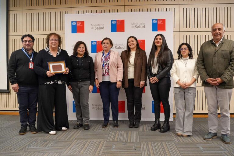 Salud Primaria de Curicó recibió reconocimiento por su labor en la prevención del Cáncer Cervicouterino