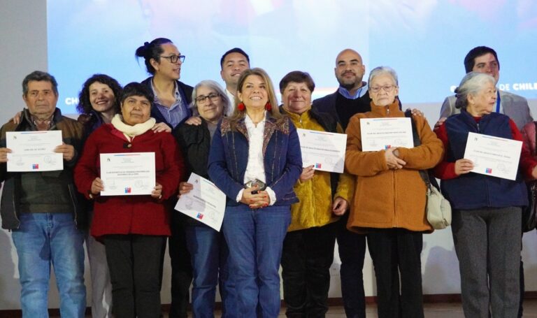 Adultos mayores de Molina reciben fondos de Senama