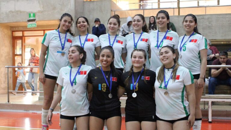 Dos líberos curicanas representarán al Maule en el vóleibol de los Binacionales 2025