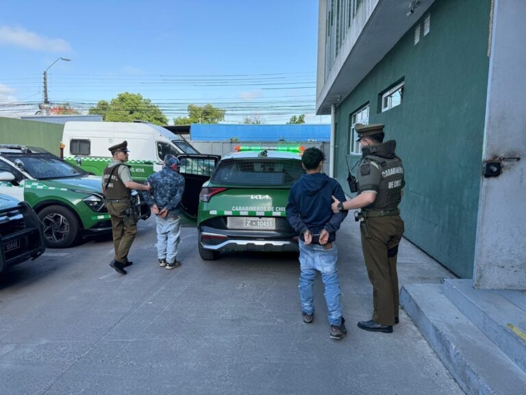 Carabineros detiene a tres sujetos por robo con violencia en Sagrada Familia