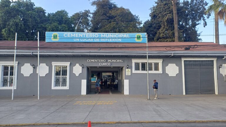 Cementerio Municipal de Curicó anunció horarios especiales para el 24 y 31 de diciembre
