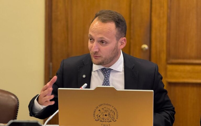 Diputado Guzmán reitera que se decrete "emergencia sanitaria" en el Lago Vichuquén