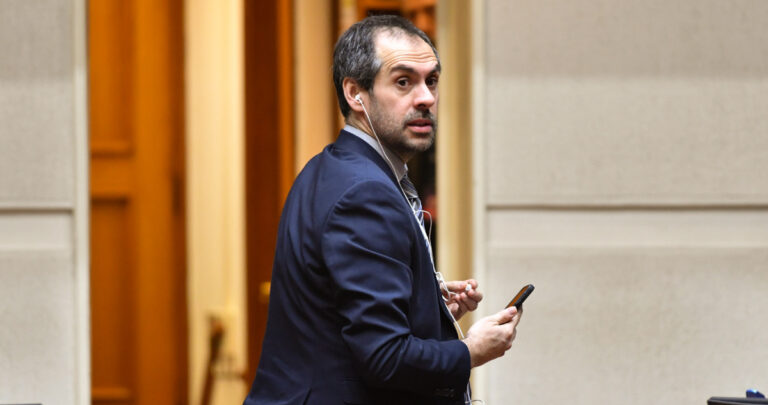 UDI advierte con acusación constitucional a ministro Grau por "ley de amarre"