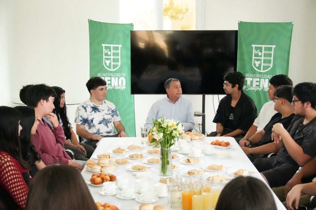 Alcalde de Teno reconoció a estudiantes con puntajes máximos en la PAES