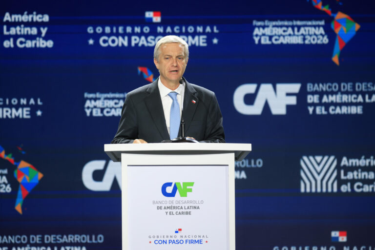 Kast propone "una nueva etapa" de acercamiento político y comercial con Bolivia tras foro en Panamá