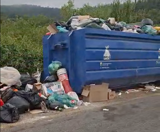 "Es asqueroso": Vecinos de Río Claro exigen retiro de basura semanal ante colapso de batea en Puerta de la Vega