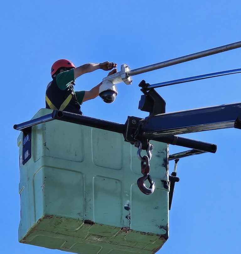 Municipio realiza reposición de cámaras de televigilancia en sectores de Curicó