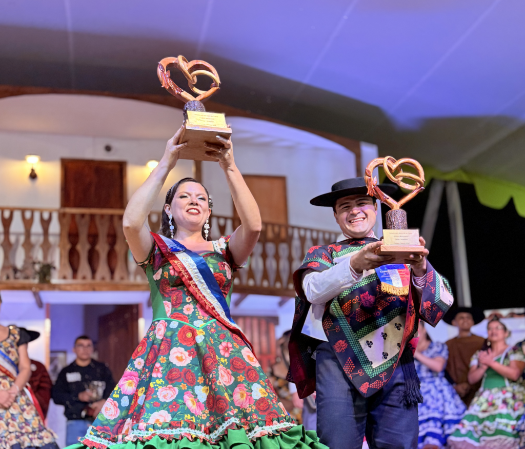 Pareja de Licantén ganó el Nacional de Cueca Alianza Matrimonial en Curepto