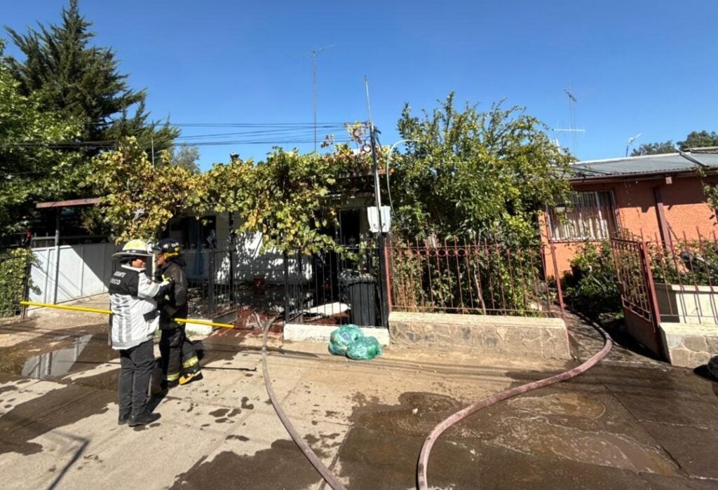 Incendio dejó cuatro viviendas dañadas en la Población John Kennedy de Curicó