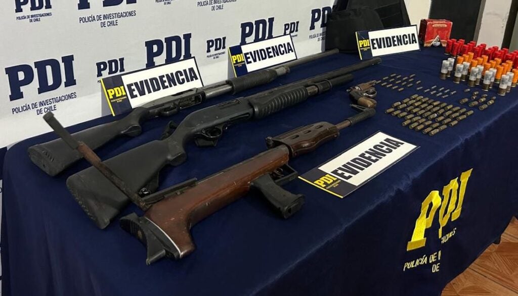 Cayó por ostentar en redes sociales: Detienen a sujeto que exhibía arsenal en Curicó