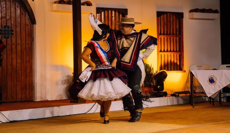 Lo mejor del folclore nacional se reúne en Curepto: Comuna recibe torneo de cueca gratuito