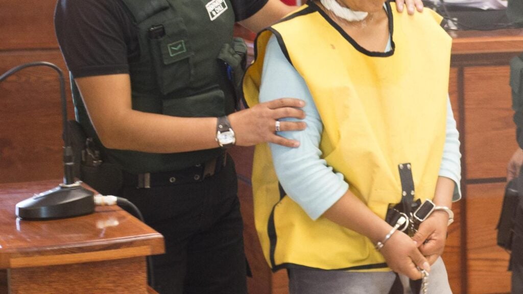 Detenidas cuidadoras por maltrato a adultos mayores en Ñuñoa: los mojaban con manguera