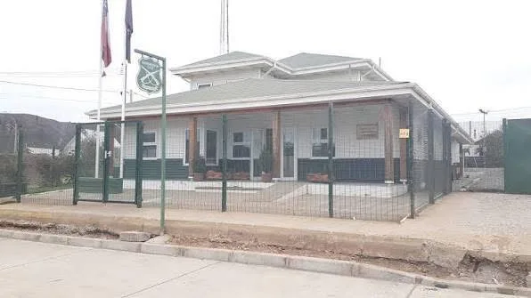 Investigan muerte de un detenido al interior del Retén de Carabineros de Santa Olga: Tenía orden vigente por VIF
