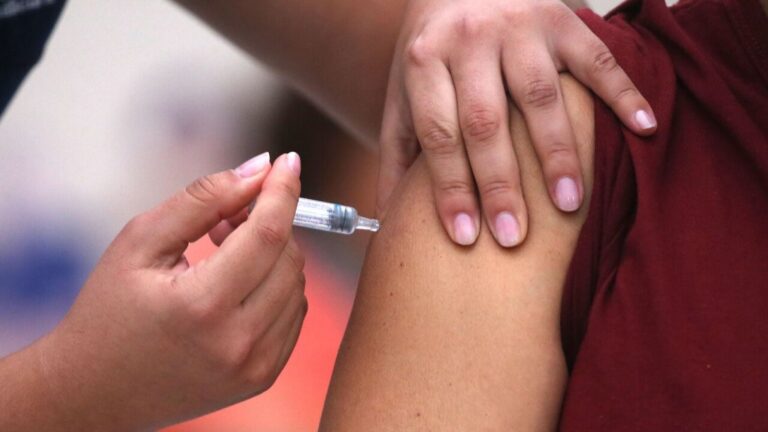Minsal adelanta campaña de vacunación de invierno: Estrategia busca proteger a grupos de riesgo ante la amenaza de la variante Subclado K