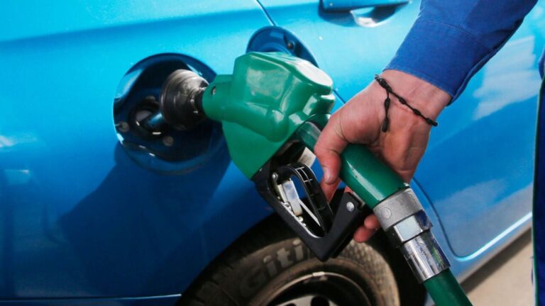 ENAP anuncia alza de hasta $20 por litro en bencinas y diésel