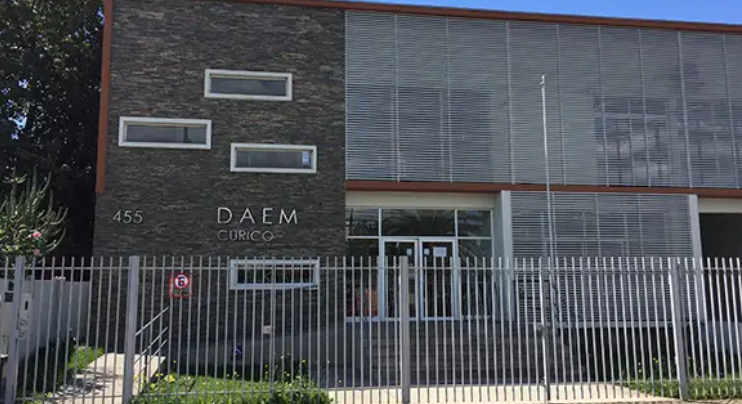 DAEM Curicó confirma separación de funciones de docentes por denuncias de acoso y detalla ausencia de polémico asesor